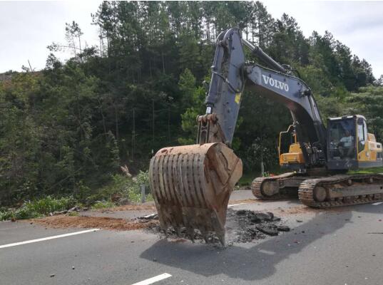 建設(shè)大道延伸段（車(chē)站北路至皖贛鐵路）今日破除高速